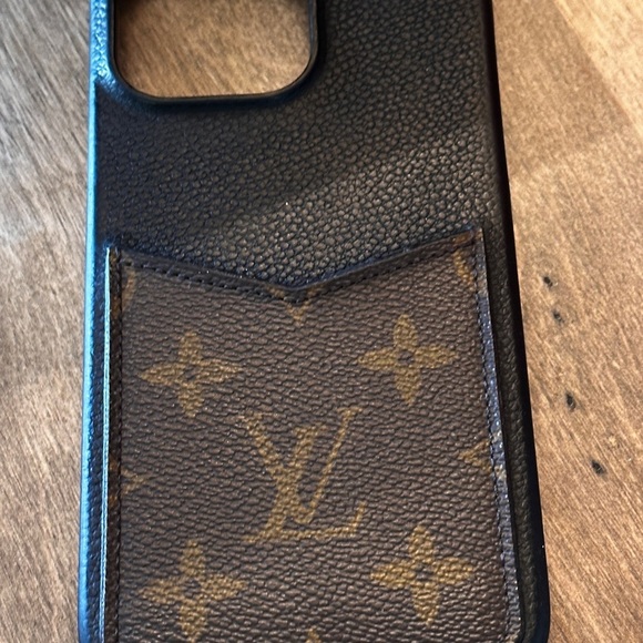 Authentic Louis Vuitton Iphone 15 Pro - Picture 4 of 10